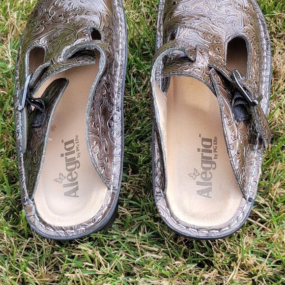 Alegria, Brown Tooled Patent Patterned Women's Shoes 8.5 - Picture 4 of 6